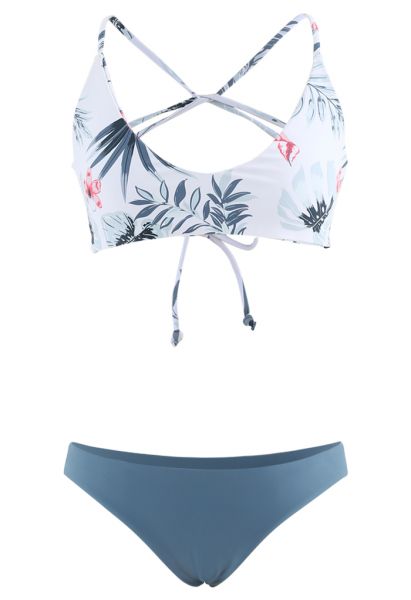 Conjunto de bikini con espalda abierta y estampado de hojas en azul