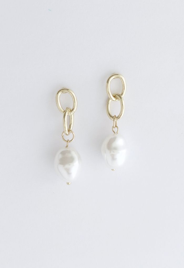 Gold Interlocking Circle and Pearl Earrings