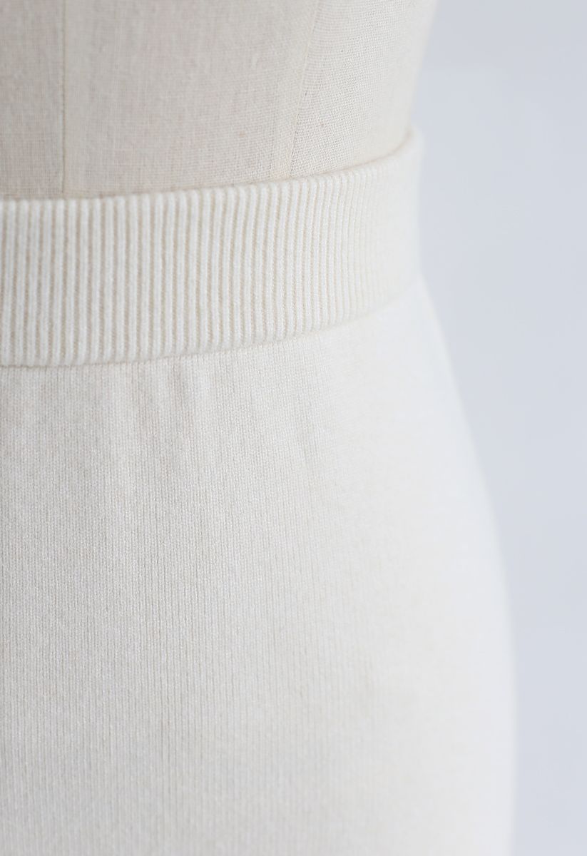Falda básica midi de tubo de canalé en color crema