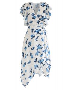 Vestido cruzado asimétrico con estampado de flores teñidas