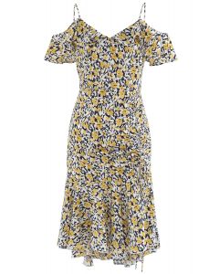 Vestido con volantes de posy amarillo con cordón y hombros descubiertos