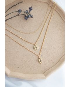 Collar de tres capas de oro con mapa y concha
