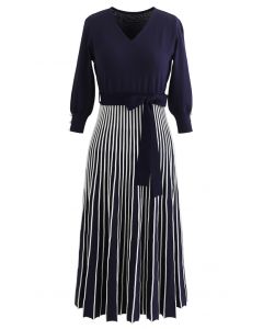 Vestido de punto con lazo y escote en V Radiant Lines en azul marino
