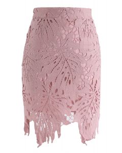 Falda de crochet con hojas alrededor de rosa