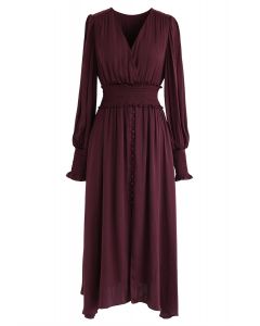 VESTIDO MIDI ENVOLVENTE DE SATÉN CON BOTONES EN VINO