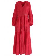 Vestido maxi bohemio con bordado de croché y botones en rojo