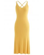 VESTIDO CAMISETA DE PUNTO ACANALADO AJUSTADO EN AMARILLO